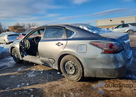 2015 Nissan Altima 2.5 из США, поврежденный, VIN 1N4AL3AP9FN917559